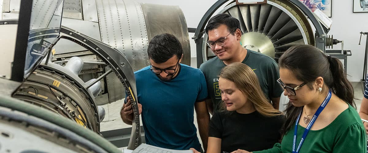 Embry-Riddle students learn how a turbine engine works