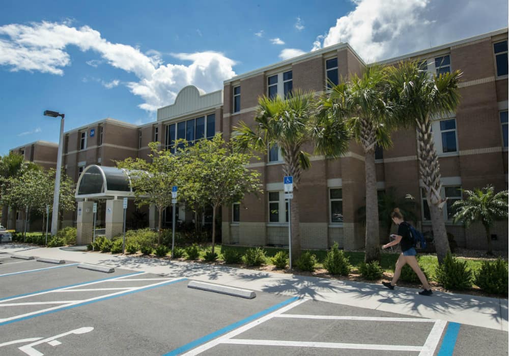 Housing EmbryRiddle Aeronautical University Daytona Beach, FL