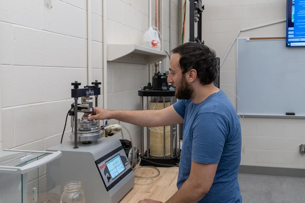 Student works in the Advanced Geotechnical Laboratory