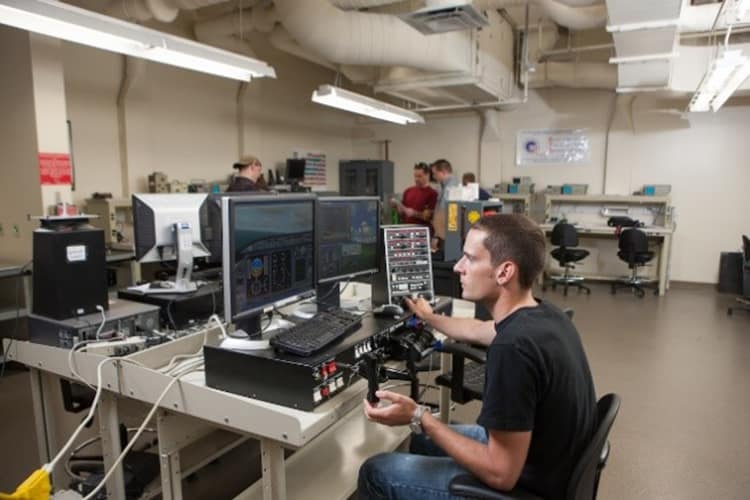 Students work on aircraft software in the Aircraft Systems Lab