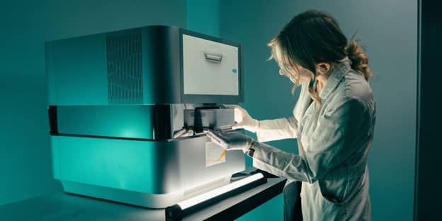 Aerospace Physiology major Carol Mitchell works with an Illumina genetic sequencing machine in Embry-Riddle’s Omics Lab. (Photo: Embry-Riddle / Bill Fredette-Huffman)