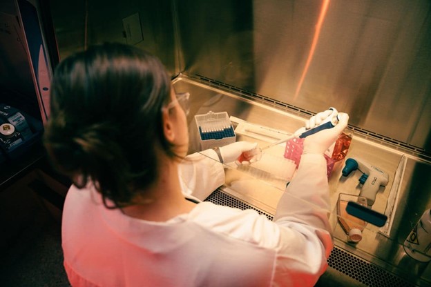 Aerospace Physiology student Angela Cebula working with cell cultures in Embry-Riddle’s Omics Lab. (Photo: Embry-Riddle / Bill Fredette-Huffman)