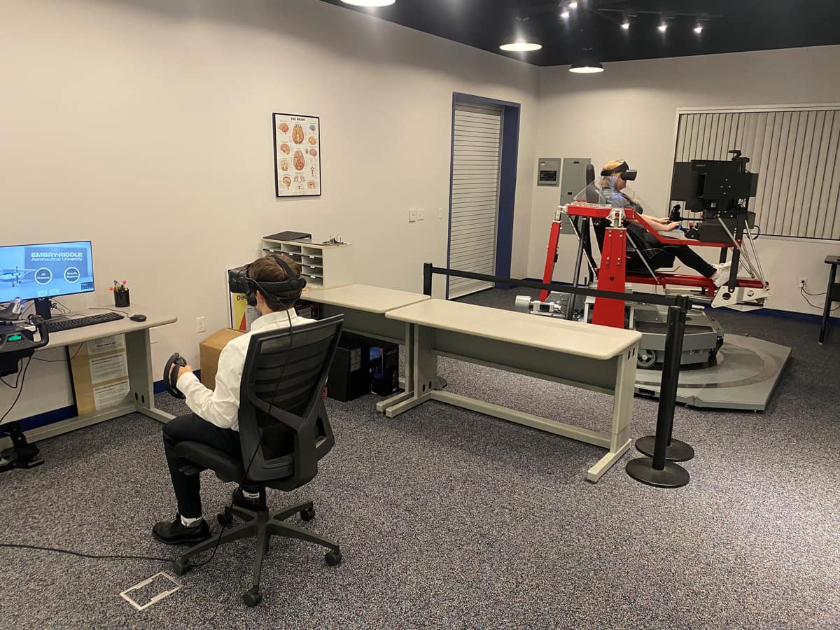Spatial Disorientation Lab and Virtual Reality Computer Station