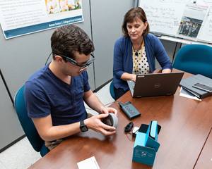 Student uses Tobii Pro eye tracker in test